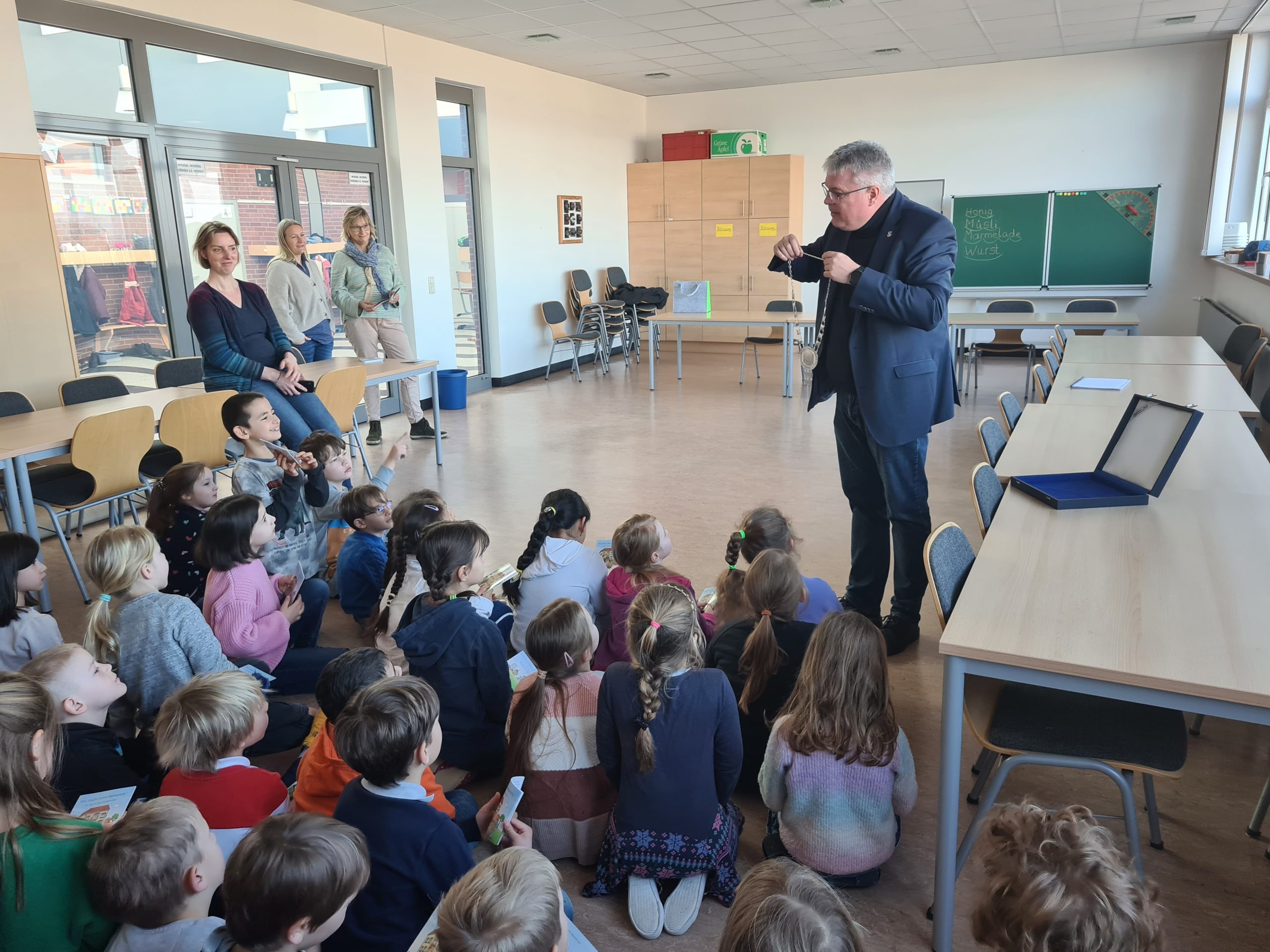 Besuch des Bürgermeisters am 07 02 2023 Grundschule An der Este