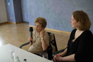 Marga Griesbach und die Leiterin der Gedenkstätte Ahlem Stefanie Burmeister