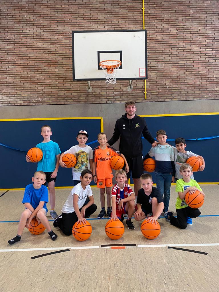 Die neue BasketballAG Grundschule Berge