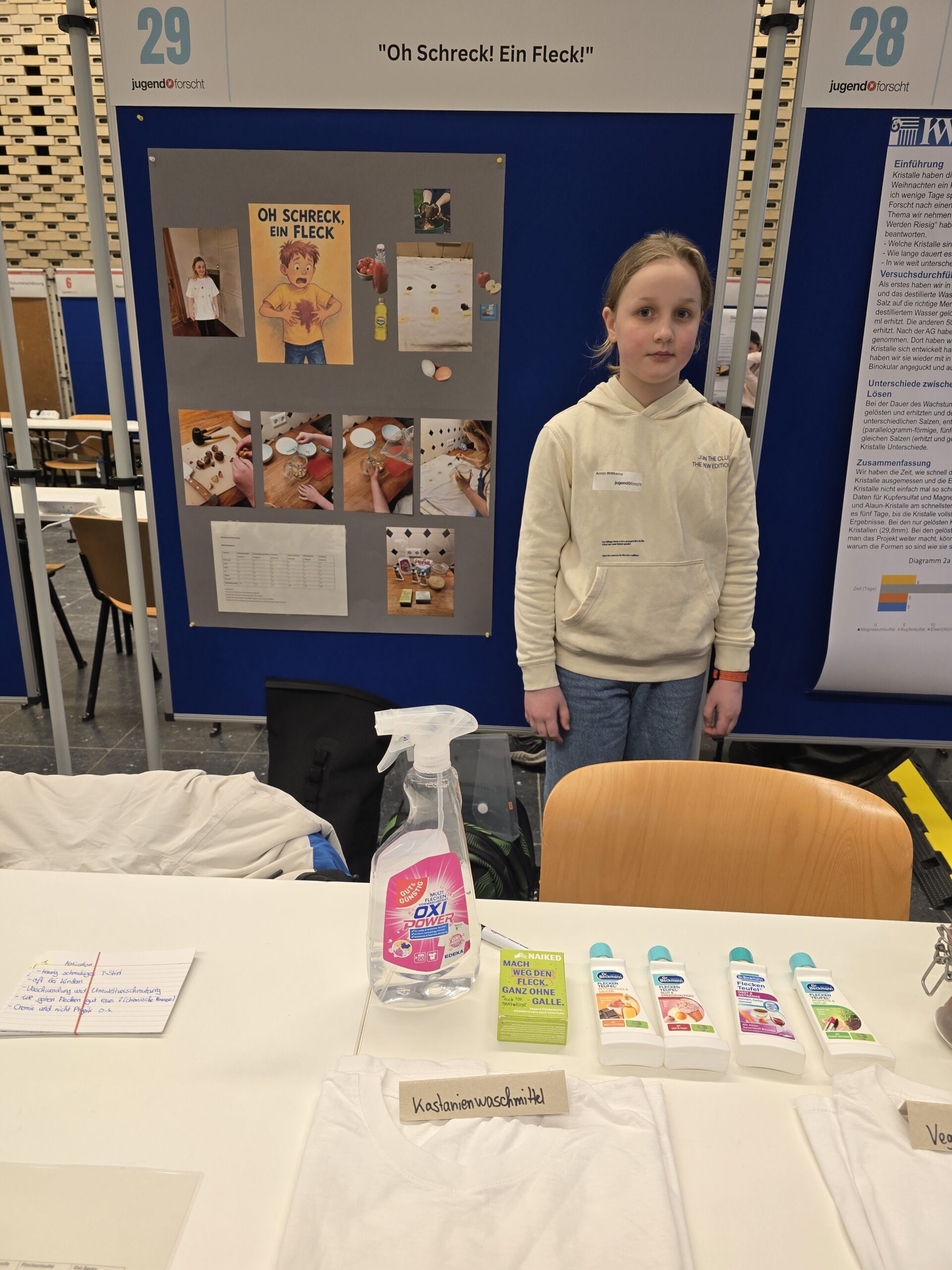 Armin steht an seinem Präsentationsstand.