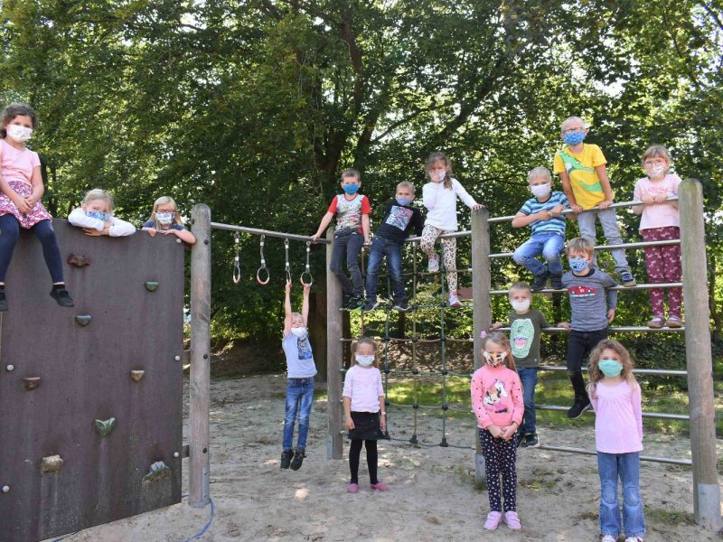 Sechs Kinder fehlen auf dem Bild.