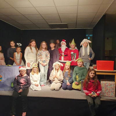 Die Musical-Ag spielte ein gelungenes und tolles Musical vor und begeisterte das Publikum der Grundschule Jheringsfehn