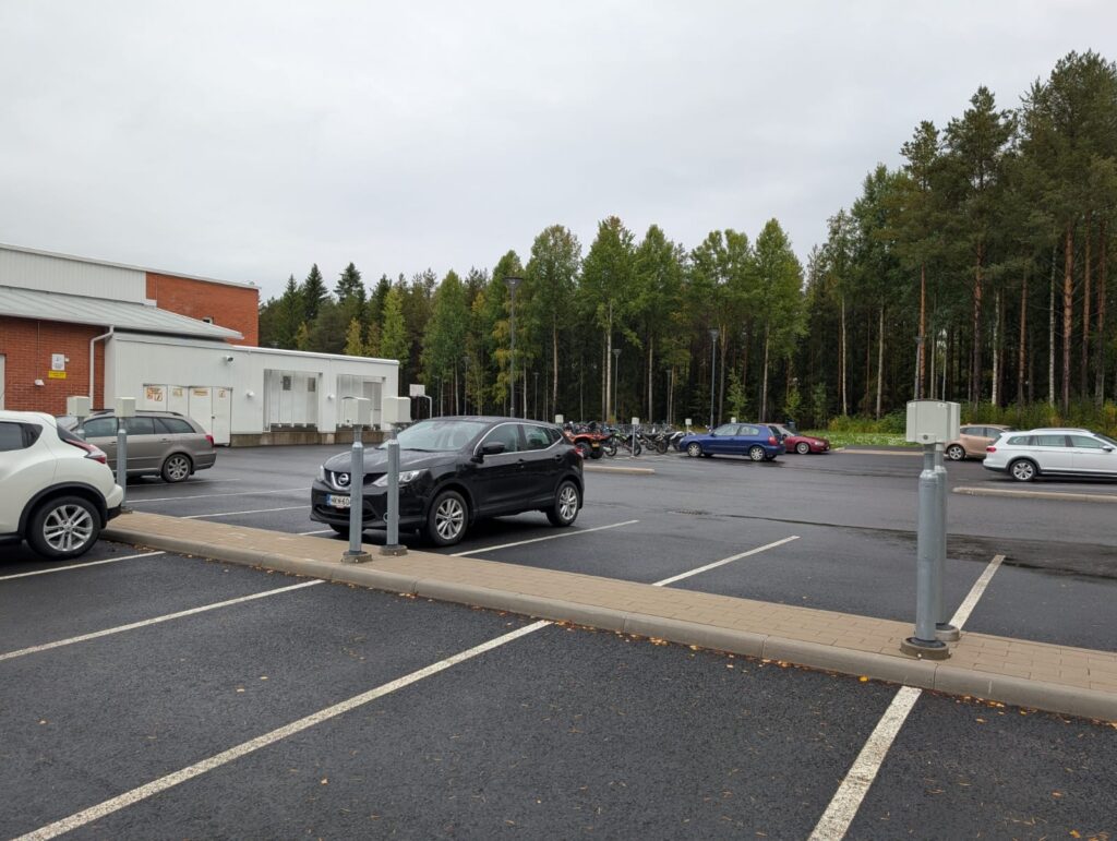 Parkplatz einer Schule in Oulu
