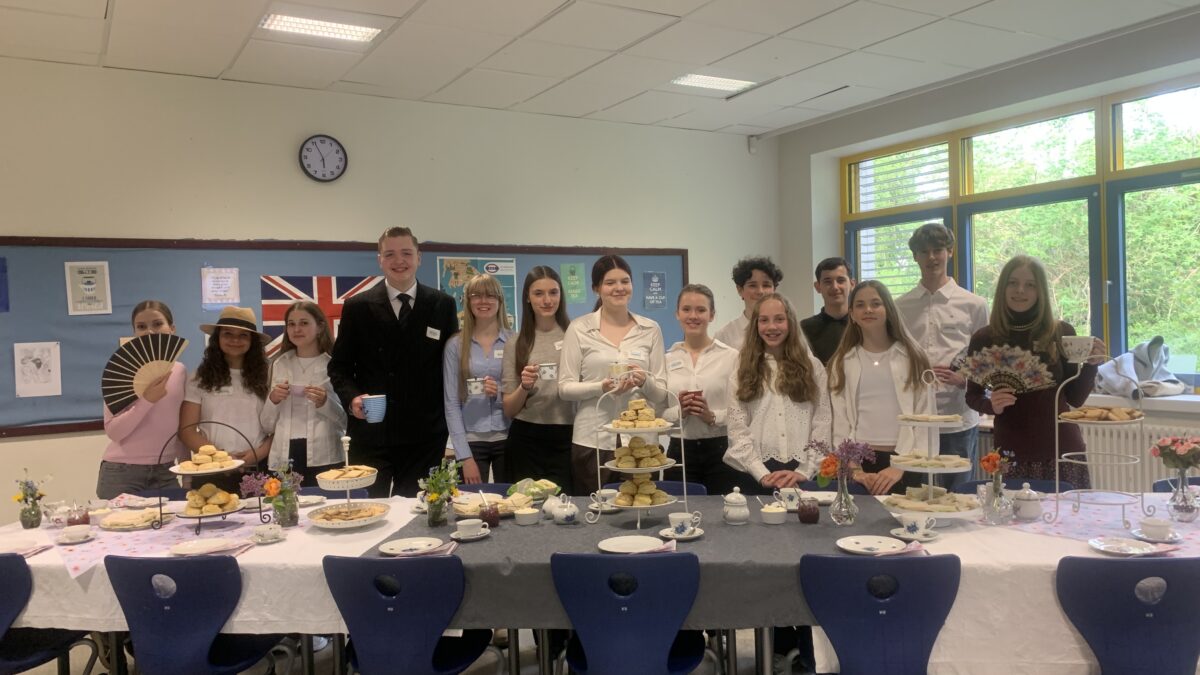 Thank you so much for supporting us with our British Teatime. 😍  You did a wonderful job and we are really proud of having students like you. You are great!!! Looking forward to next year‘s Teatime…  Lady Antje, Lady Laura and Lady Helga