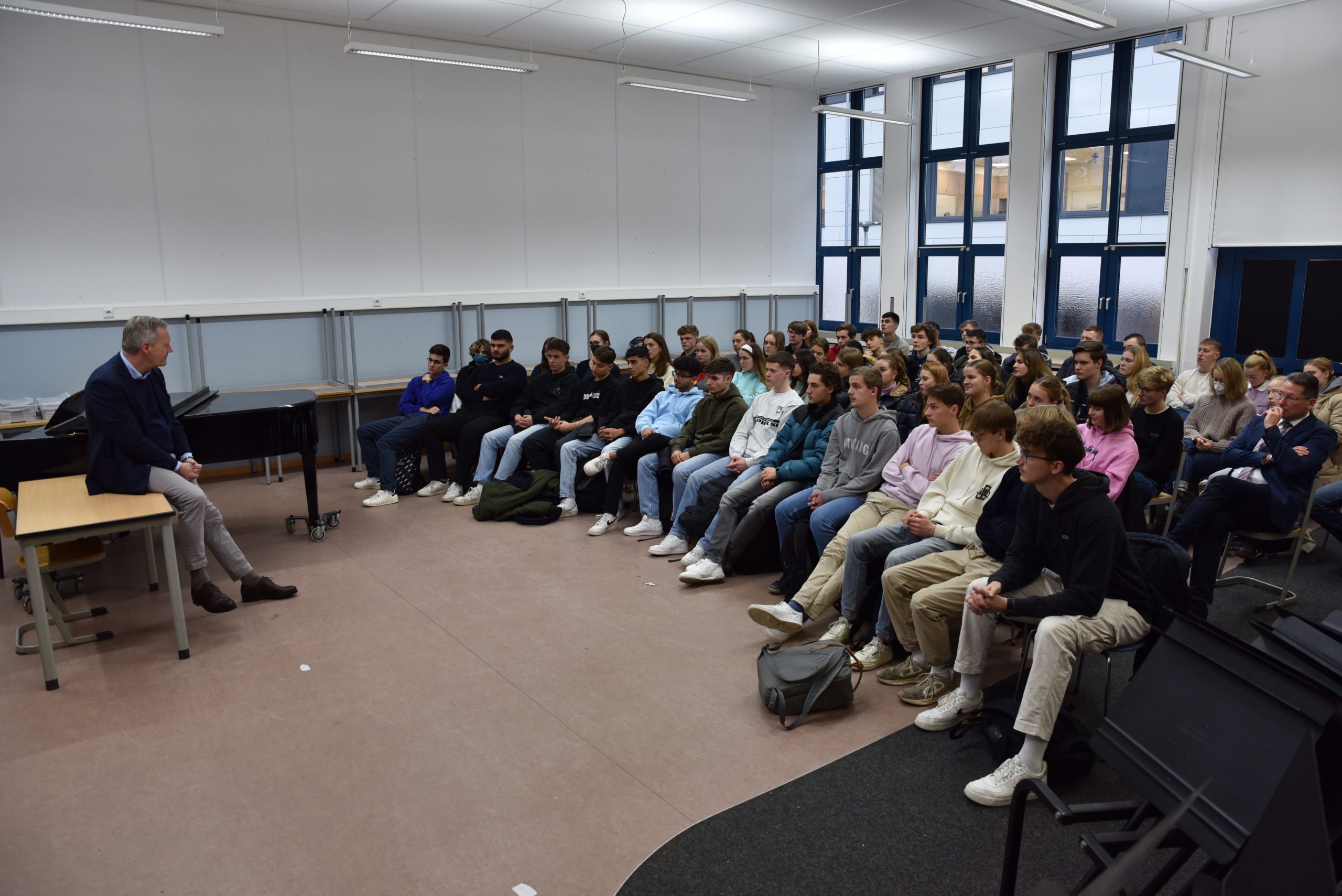 Bundespräsident a.D. besucht das Gymnasium Großburgwedel