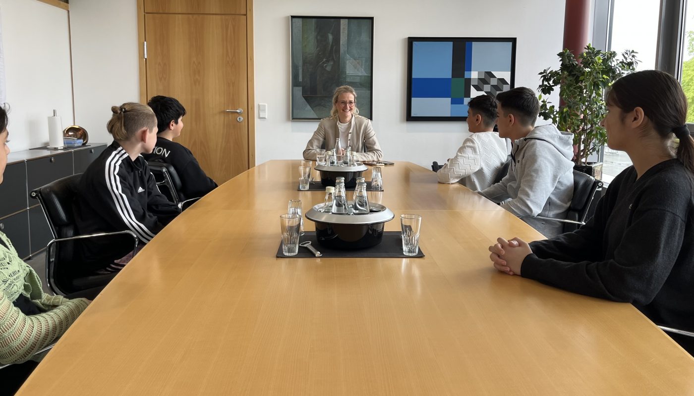 Die Realschule Lohne besucht Frau Dr. Voeth im Rathaus Lohne
