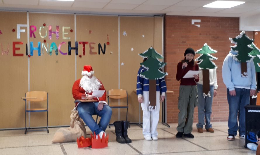 Weihnachtsfeier unserer Schule unter dem Motto: “Weihnachtsmann und Co KG”