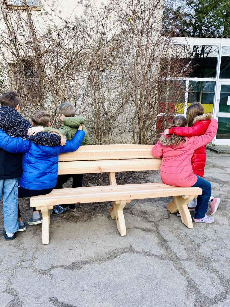 Freundschaftsbank mit Kindern