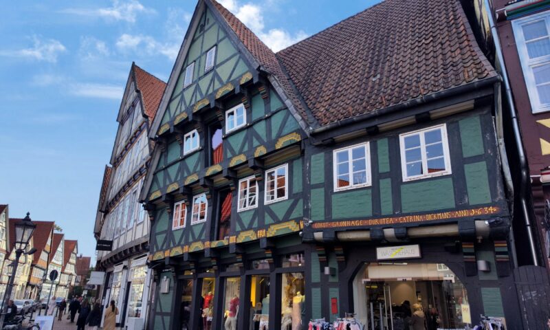 Älteste_Haus_gegenüber_Blick_Heiliges_Kreuz_CC0