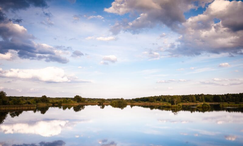Meissendorf_Meissendorfer Teiche Wasser Wolken_CCBYSA_MTiemann_20120829_01